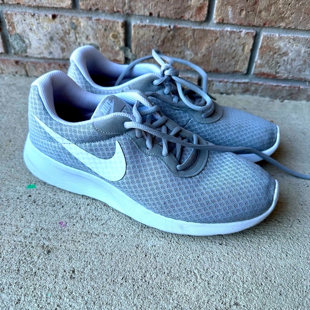 Nike Gray Athletic Sneakers size 9.5 women’s Gray white